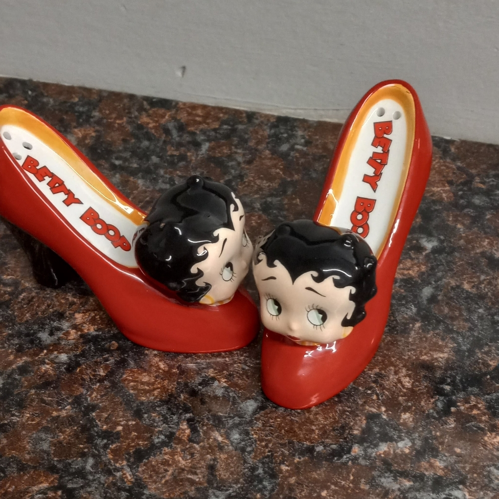 Betty boop salt and pepper shakers